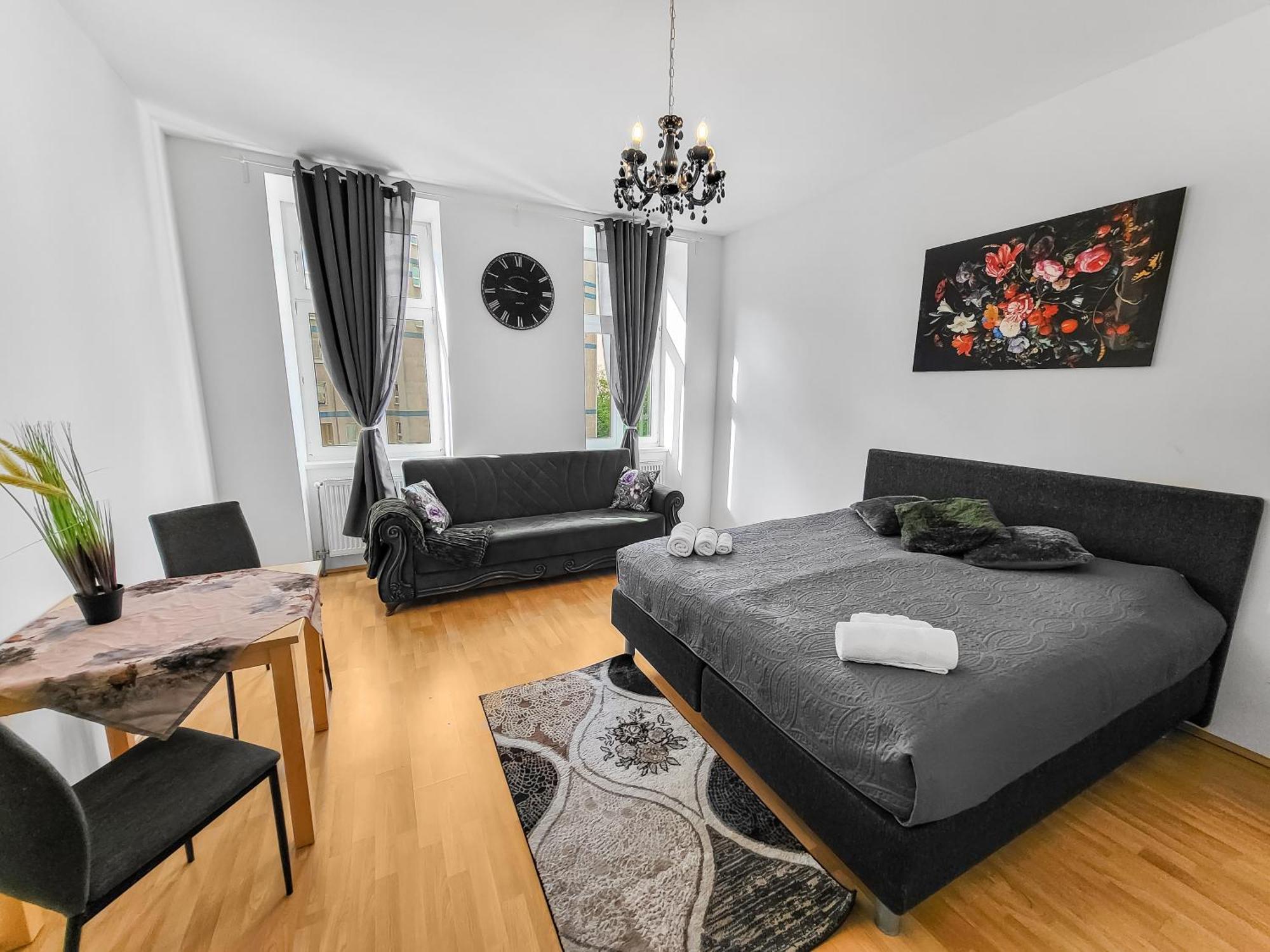 Elegant Three-Bedroom Suite Вена Экстерьер фото