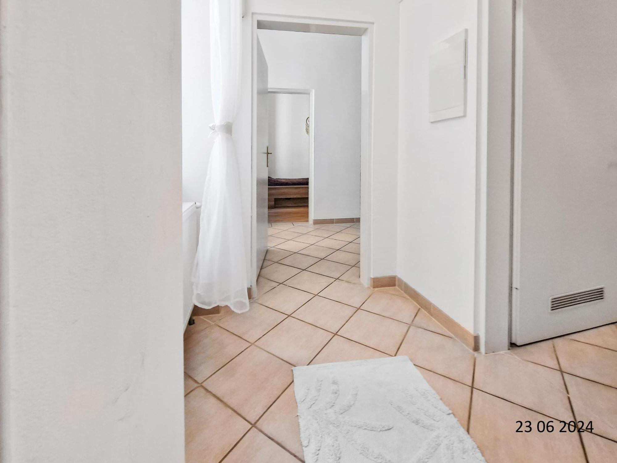 Elegant Three-Bedroom Suite Вена Экстерьер фото