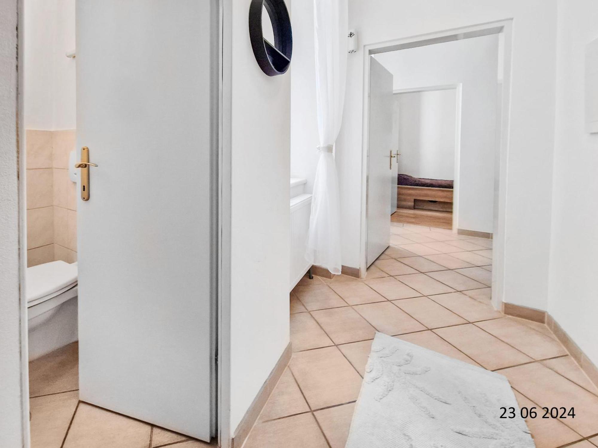 Elegant Three-Bedroom Suite Вена Экстерьер фото