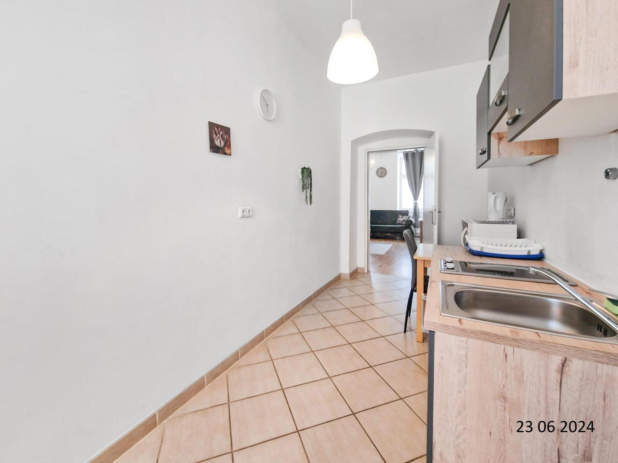 Elegant Three-Bedroom Suite Вена Экстерьер фото