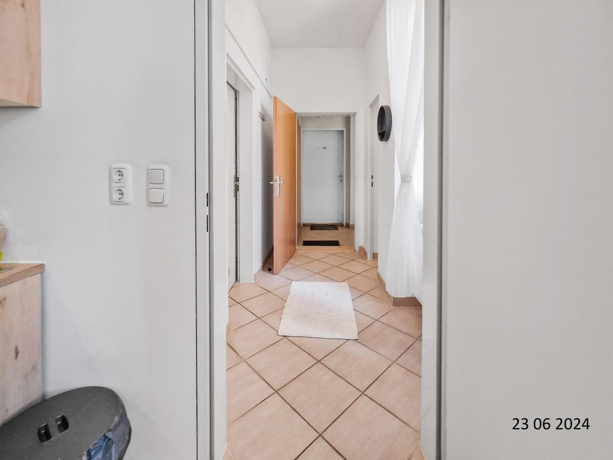 Elegant Three-Bedroom Suite Вена Экстерьер фото