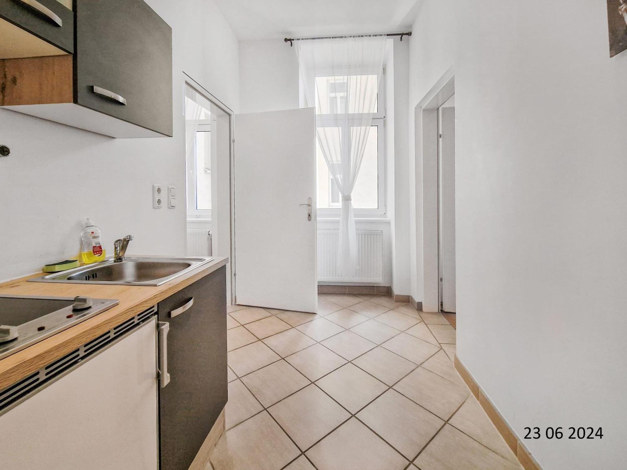 Elegant Three-Bedroom Suite Вена Экстерьер фото
