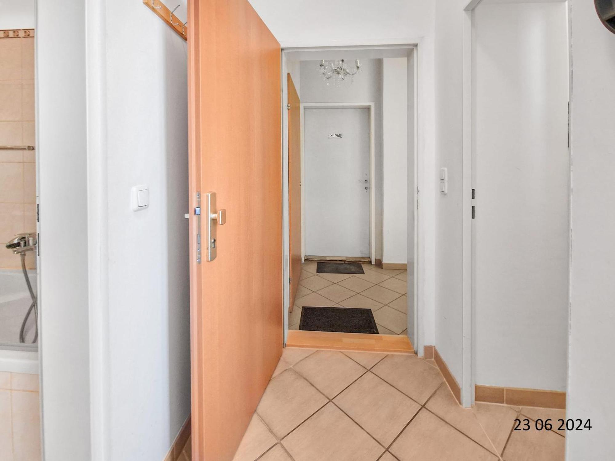 Elegant Three-Bedroom Suite Вена Экстерьер фото