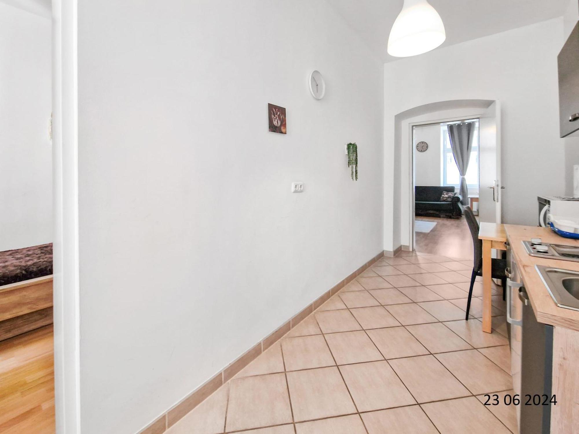 Elegant Three-Bedroom Suite Вена Экстерьер фото