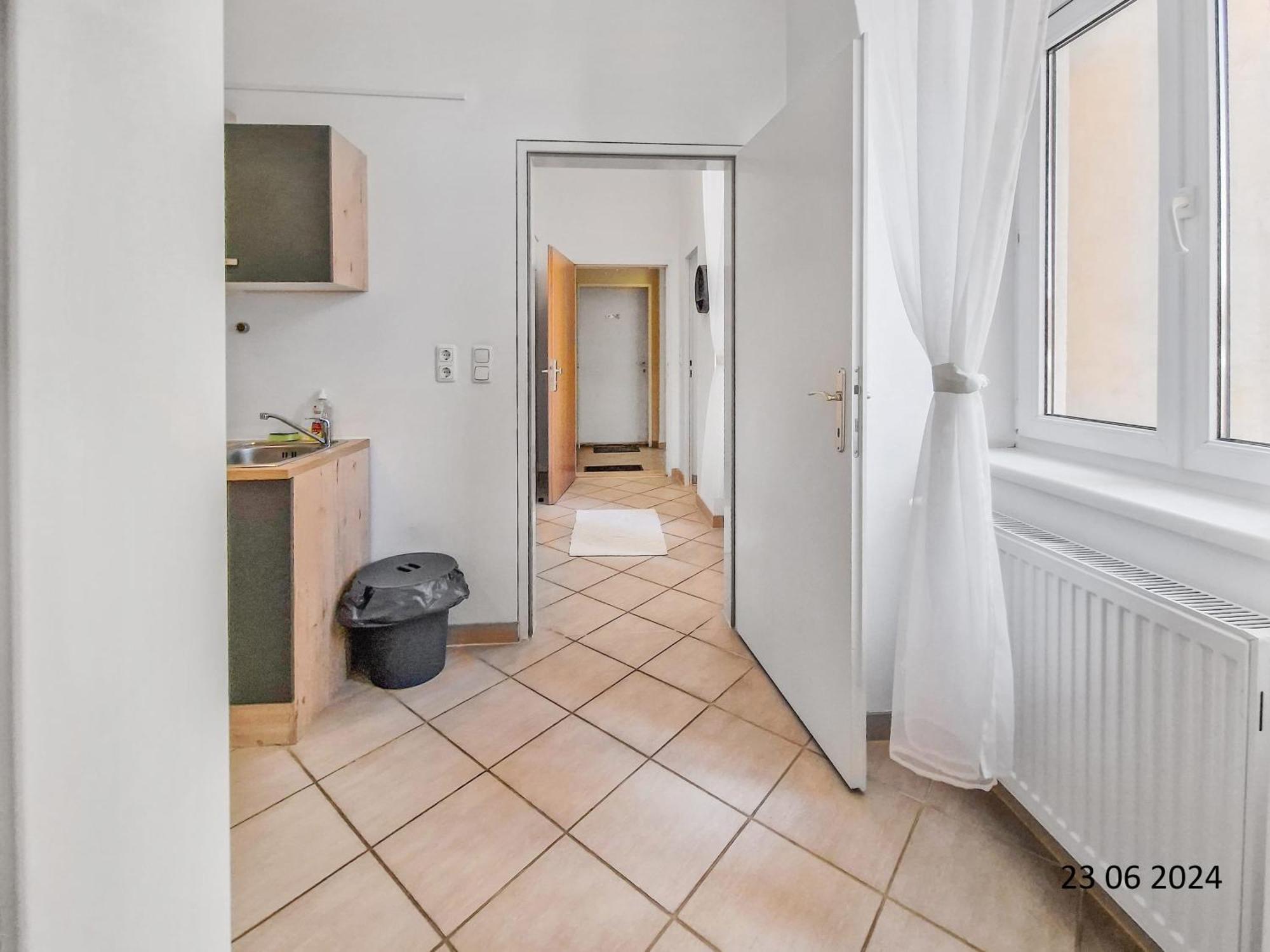 Elegant Three-Bedroom Suite Вена Экстерьер фото