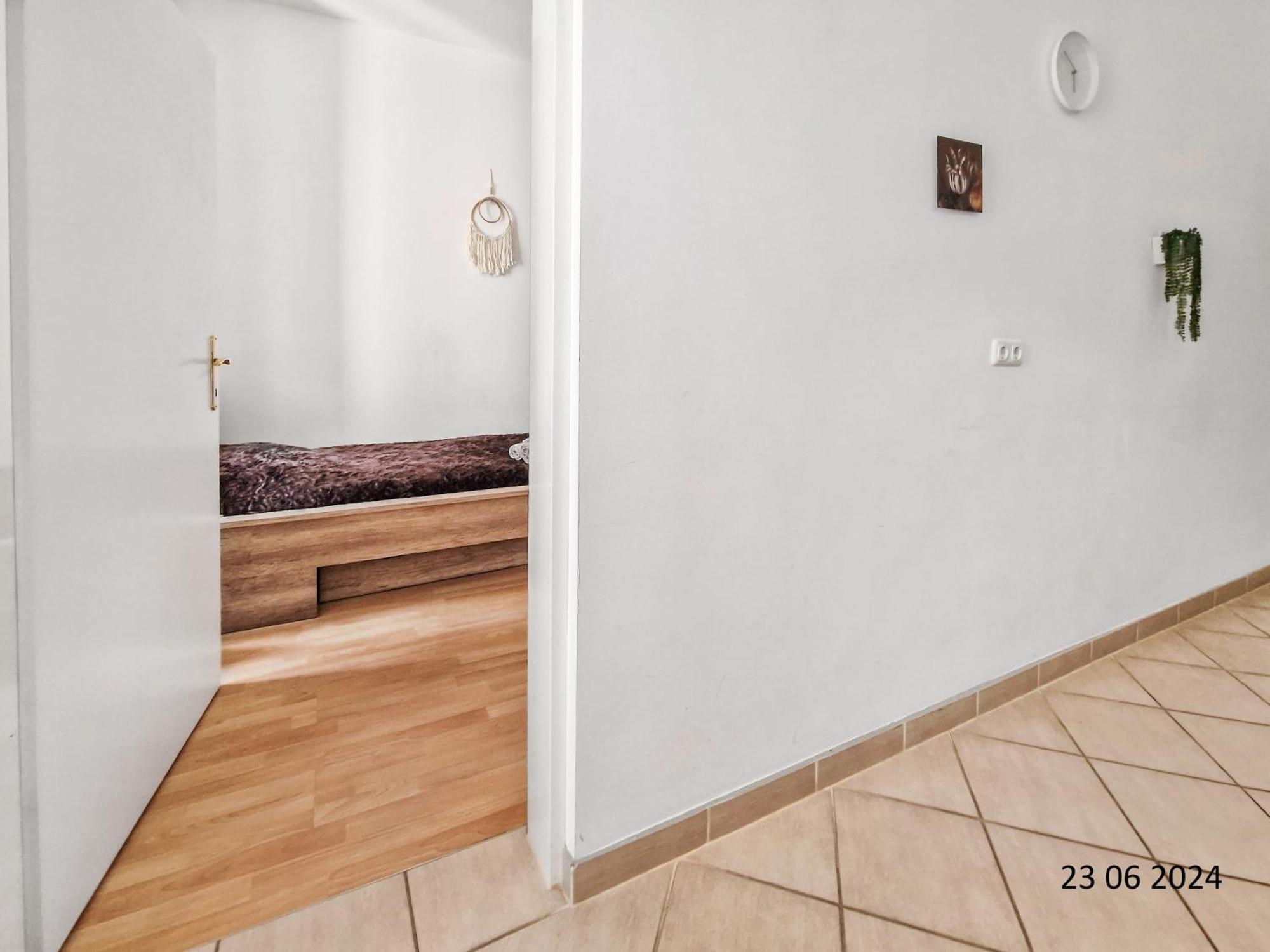 Elegant Three-Bedroom Suite Вена Экстерьер фото