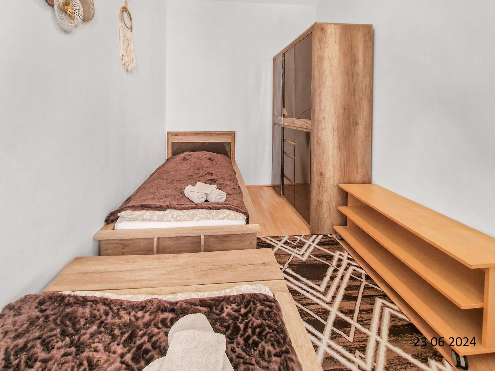 Elegant Three-Bedroom Suite Вена Экстерьер фото