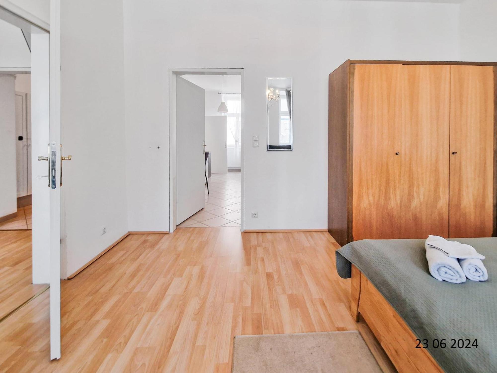 Elegant Three-Bedroom Suite Вена Экстерьер фото