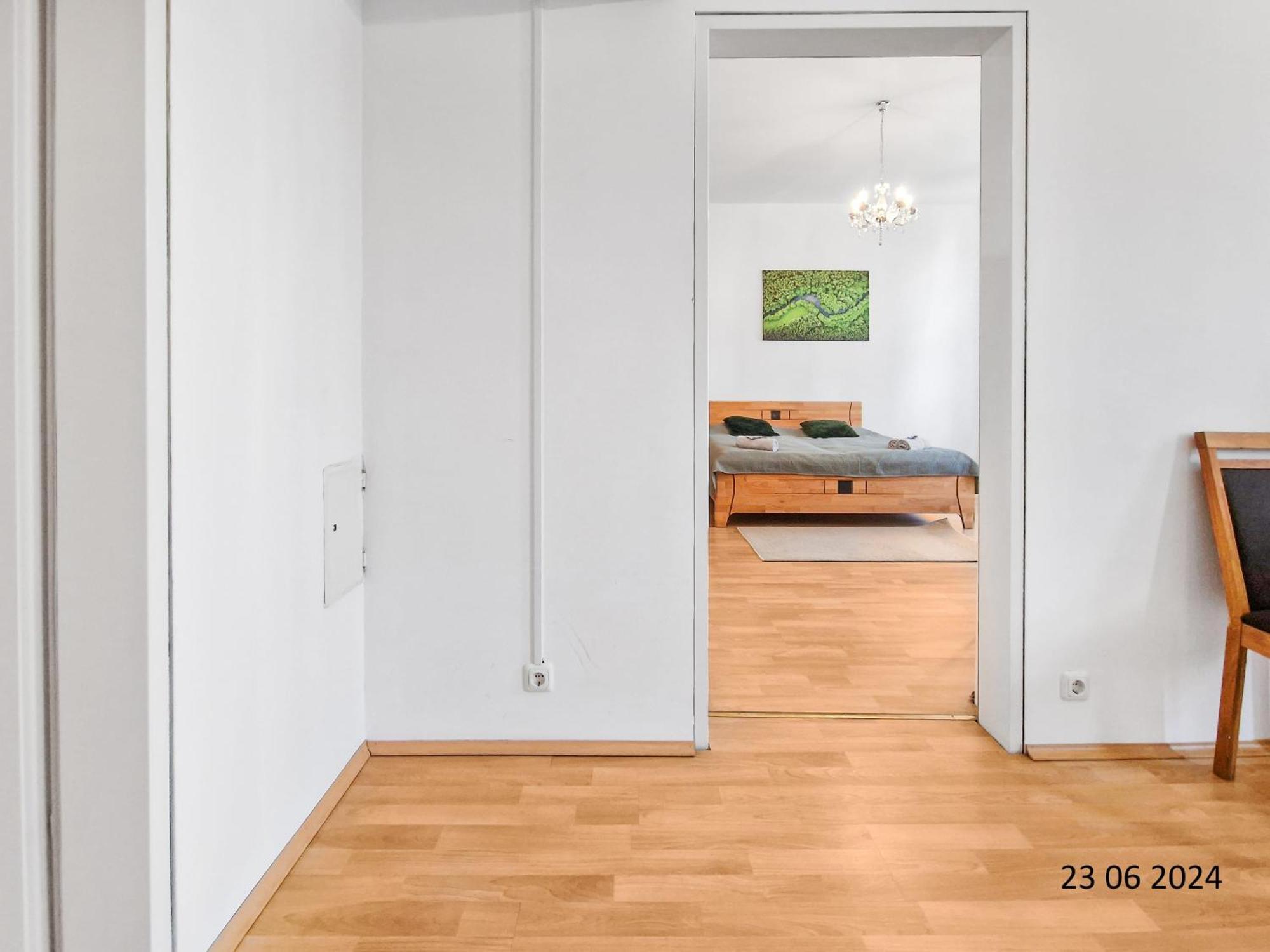 Elegant Three-Bedroom Suite Вена Экстерьер фото