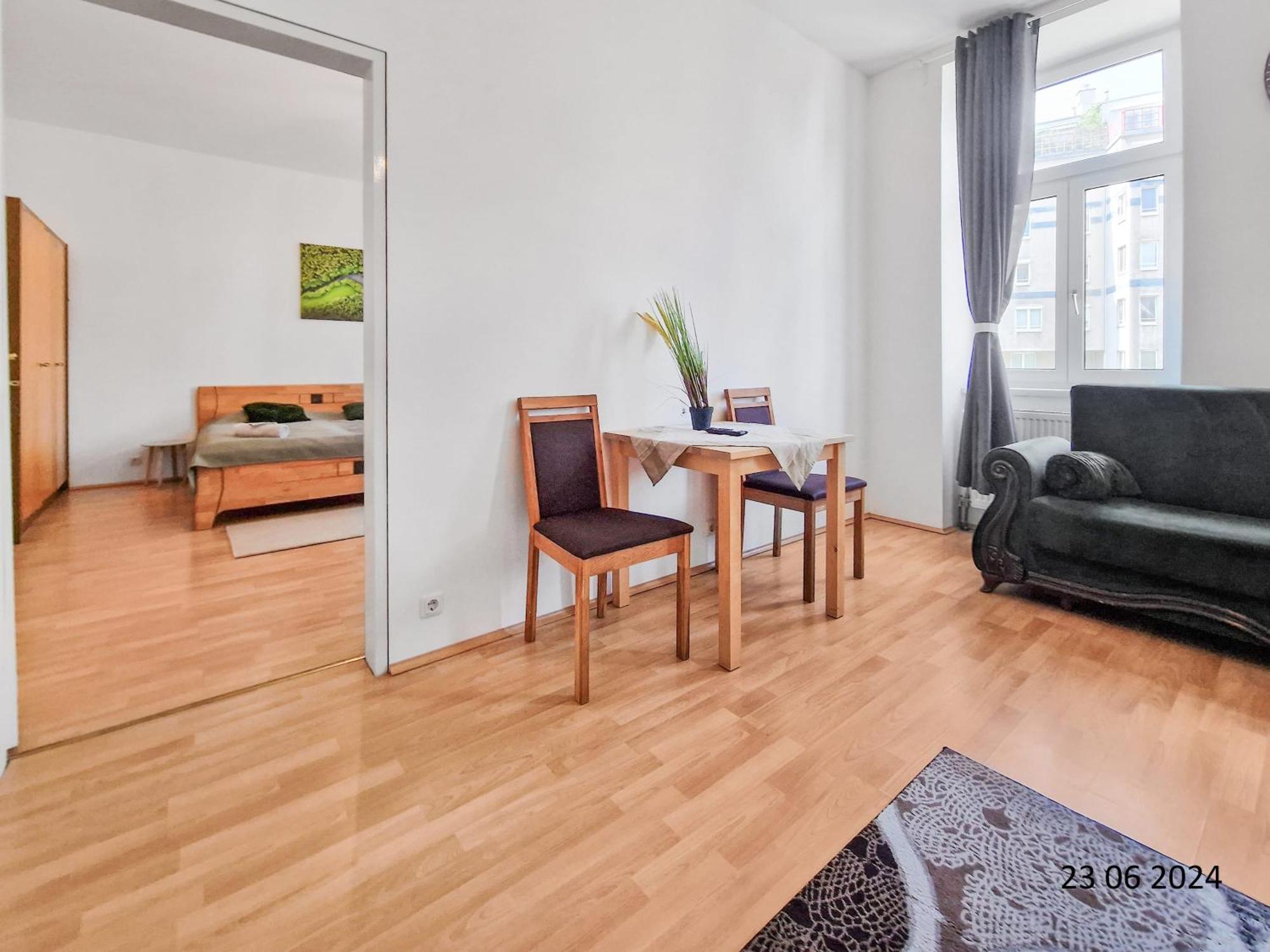 Elegant Three-Bedroom Suite Вена Экстерьер фото